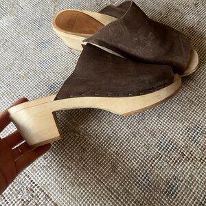 Bryr Brown Suede and Wood Clogs